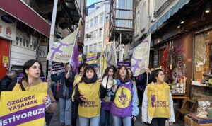 Mor Dayanışma’dan 25 Kasım Eylemi: İstanbul Sözleşmesi’nden çıkılmasaydı birçok kadın aramızda olacaktı